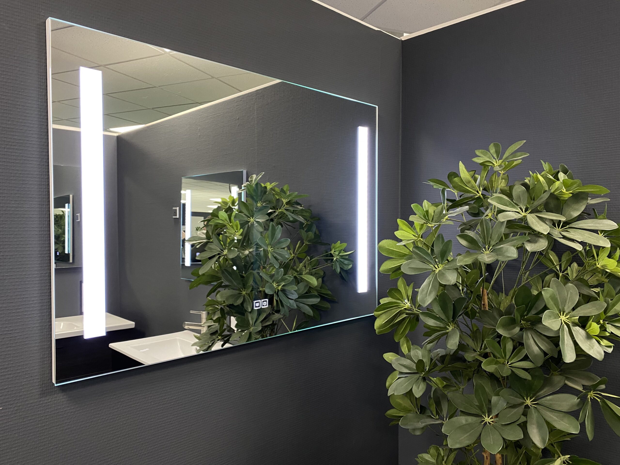 Spejl med antidug LED lys